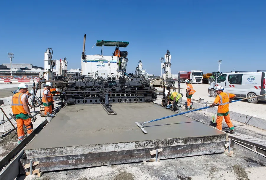 La Wirtgen SP-500 d'Agilis en action.