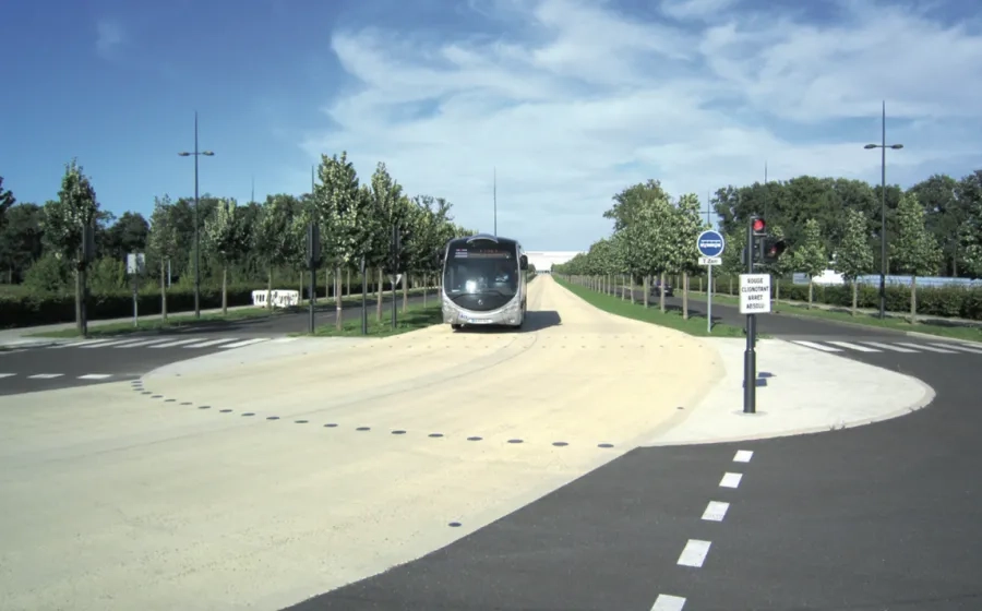 Plate-forme en béton pour Bus à Haut Niveau de Service BHNS, Melun-Sénart