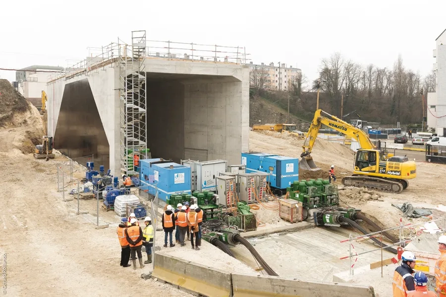 Ripage du pont-rail à Champigny.