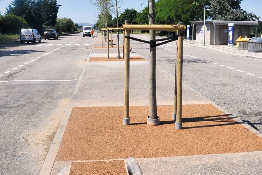 Peu après 12 heures, sur l’aire de repos de Bellevue, A7, sens Lyon-Marseille, au kilomètre 86. Les travaux sont achevés. Une planche d’échantillonnage a été réalisée. Elle servira à confirmer les performances du béton drainant.