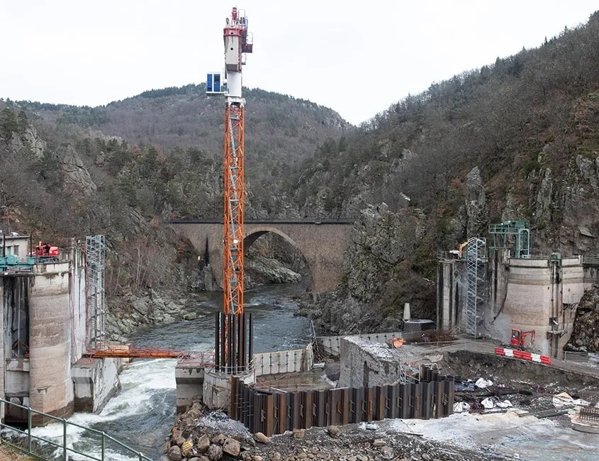 Vue prise de l’amont du barrage après la réalisation des batardeaux